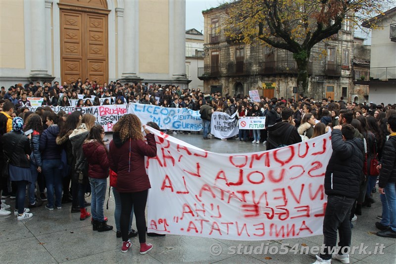 A Cittanova, tutti gli studenti della provincia di Reggio Calabria, uniti per la giornata internazionale dello studente