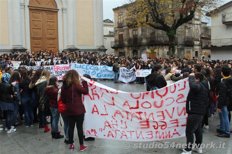 A Cittanova, tutti gli studenti della provincia di Reggio Calabria, uniti per la giornata internazionale dello studente