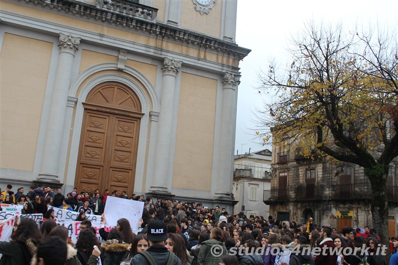 A Cittanova, tutti gli studenti della provincia di Reggio Calabria, uniti per la giornata internazionale dello studente