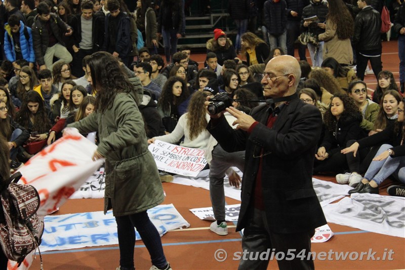 A Cittanova, tutti gli studenti della provincia di Reggio Calabria, uniti per la giornata internazionale dello studente