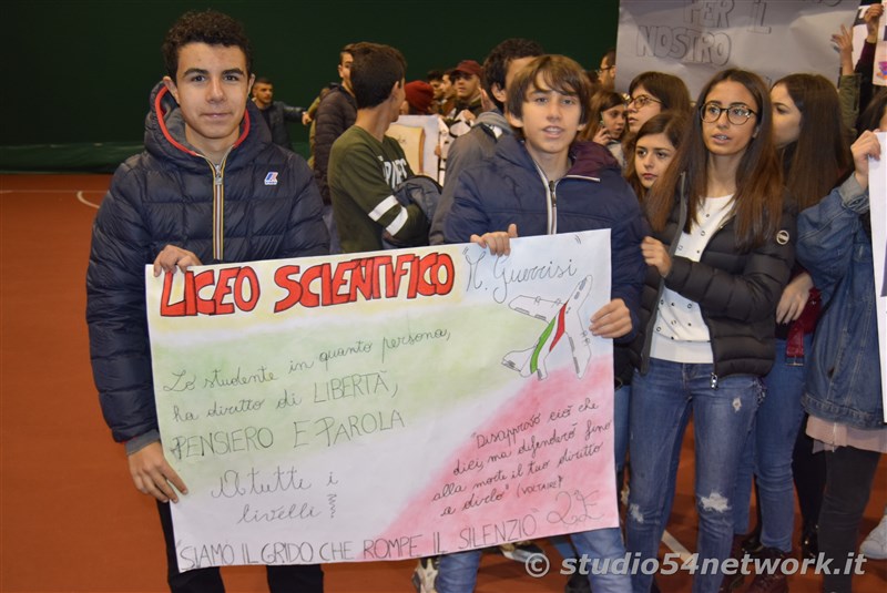 A Cittanova, tutti gli studenti della provincia di Reggio Calabria, uniti per la giornata internazionale dello studente