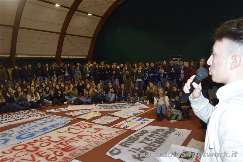 A Cittanova, tutti gli studenti della provincia di Reggio Calabria, uniti per la giornata internazionale dello studente