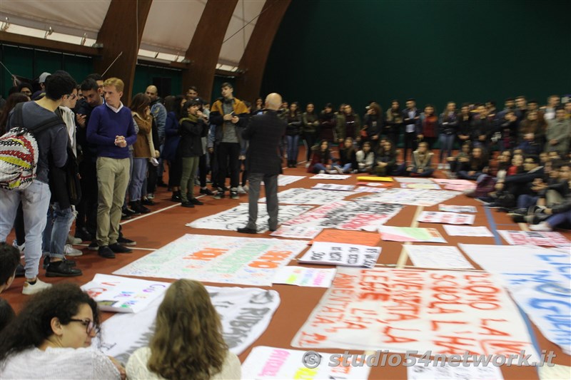 A Cittanova, tutti gli studenti della provincia di Reggio Calabria, uniti per la giornata internazionale dello studente