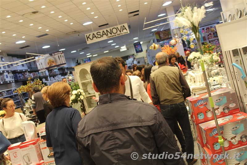 Apre Kasanova, al parco Commerciale La Galleria di Bovalino con  Studio54network.