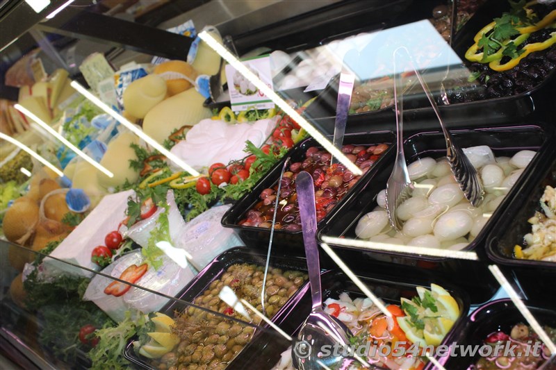 A Gerace apre Punto Risparmio, rosticceria, panetteria, pasticceria, con Studio54network