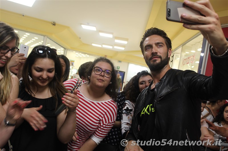 Tredicesimo compleanno al Centro commerciale Peguy, con Alex Belli e Angelo Famao
