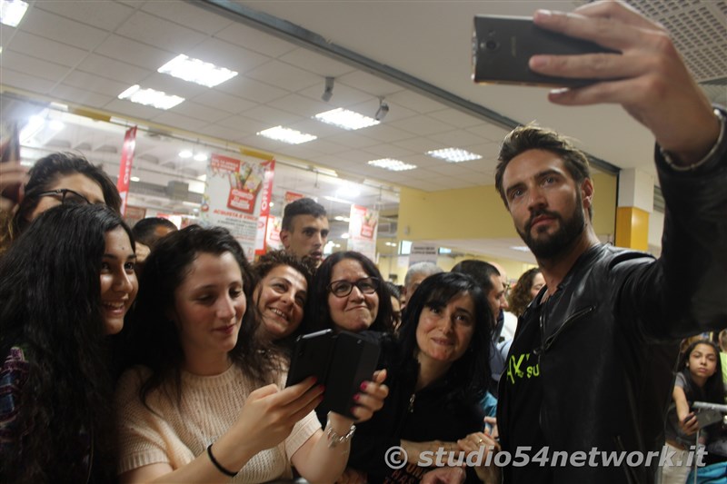 Tredicesimo compleanno al Centro commerciale Peguy, con Alex Belli e Angelo Famao