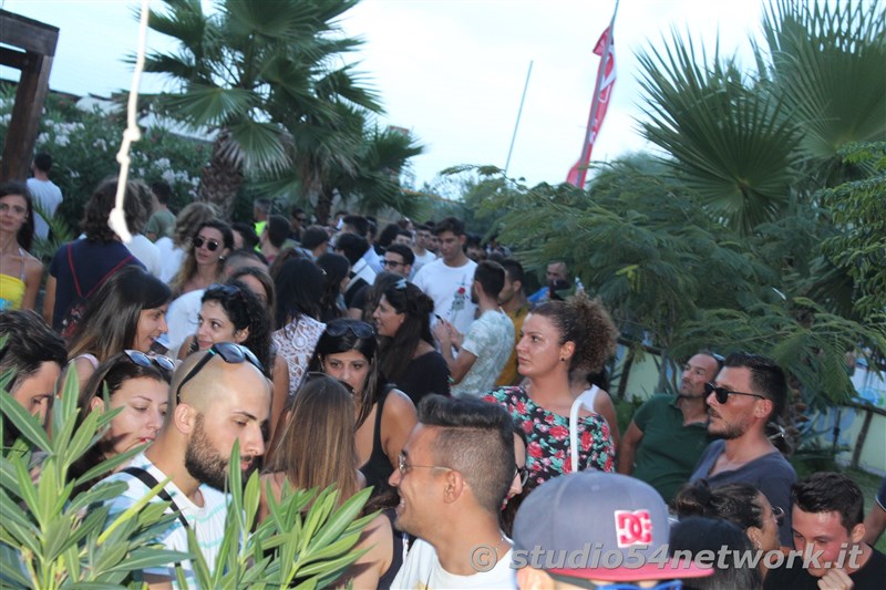 Happy Hour a Gizzeria, nell'Hang Loose Beach, con Studio54network