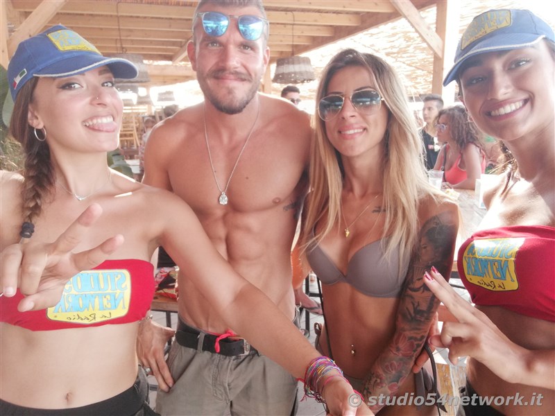 Happy Hour a Gizzeria, nell'Hang Loose Beach, con Studio54network