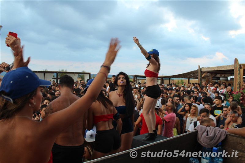 Happy Hour a Gizzeria, nell'Hang Loose Beach, con Studio54network