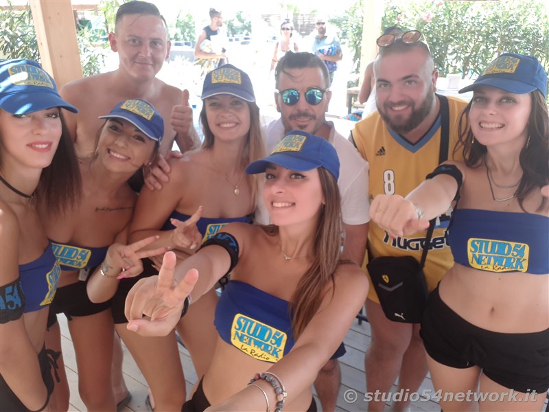 Happy Hour a Gizzeria, nell'Hang Loose Beach, con Studio54network