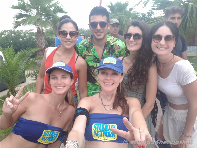 Happy Hour a Gizzeria, nell'Hang Loose Beach, con Studio54network