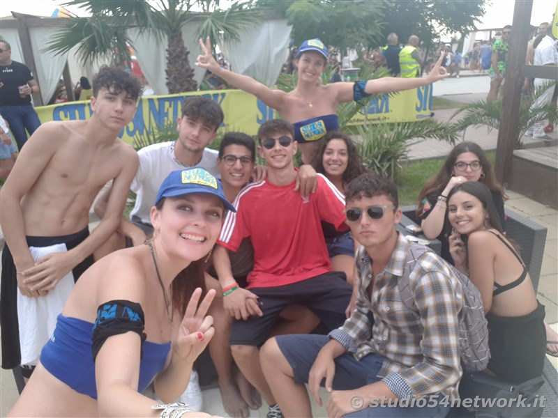 Happy Hour a Gizzeria, nell'Hang Loose Beach, con Studio54network