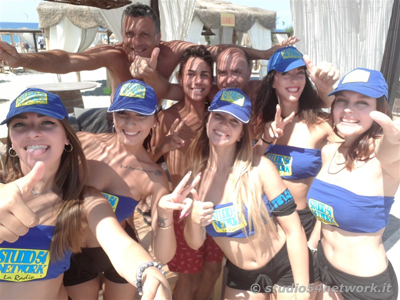 Happy Hour a Gizzeria, nell'Hang Loose Beach, con Studio54network