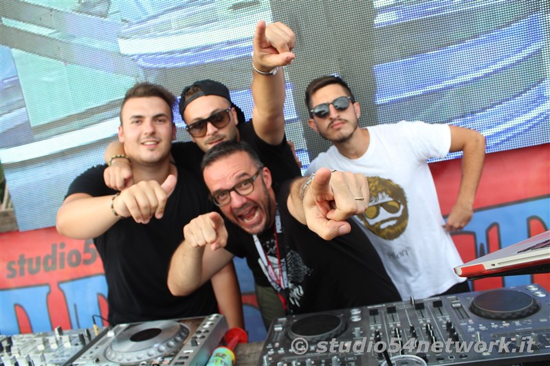 Happy Hour a Gizzeria, nell'Hang Loose Beach, con Studio54network