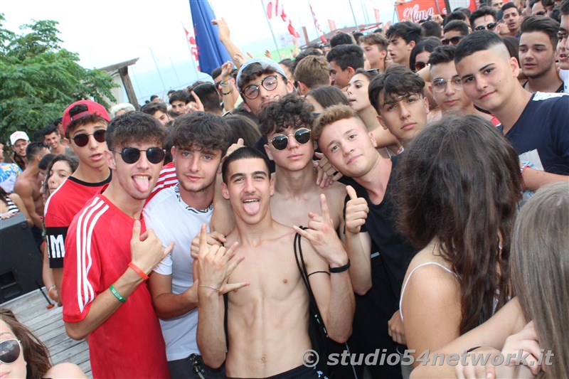 Happy Hour a Gizzeria, nell'Hang Loose Beach, con Studio54network
