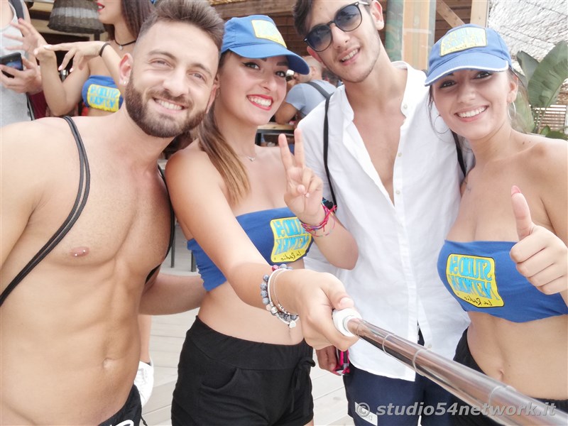 Happy Hour a Gizzeria, nell'Hang Loose Beach, con Studio54network