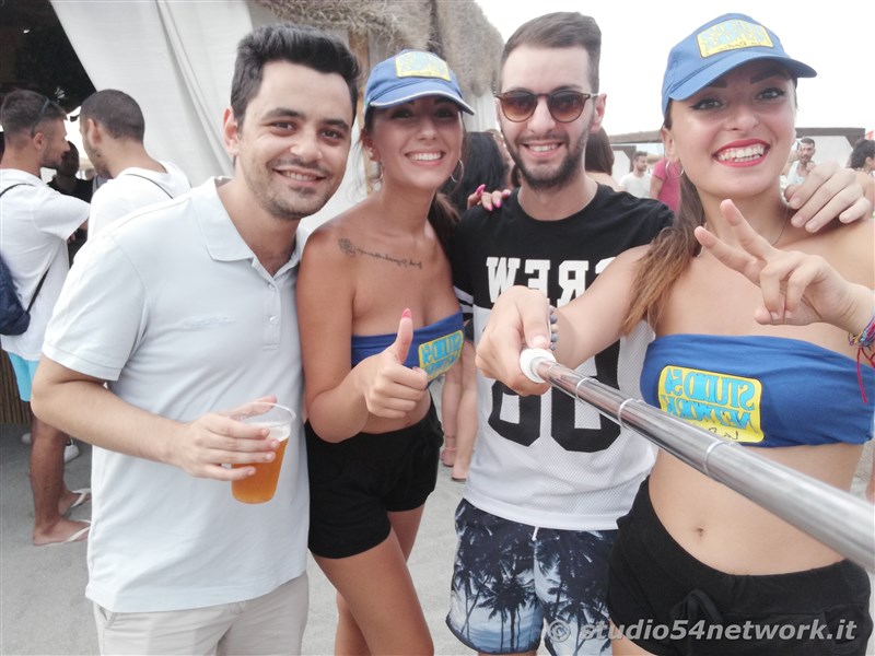 Happy Hour a Gizzeria, nell'Hang Loose Beach, con Studio54network
