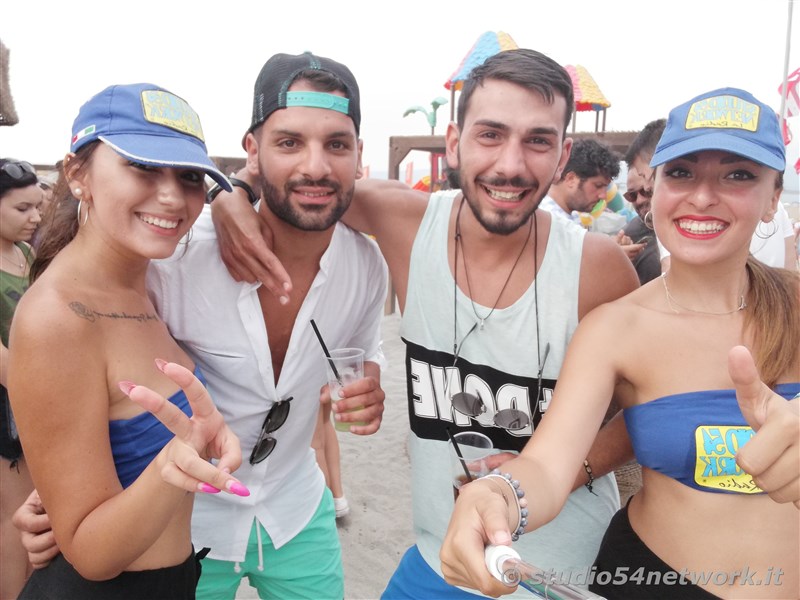 Happy Hour a Gizzeria, nell'Hang Loose Beach, con Studio54network