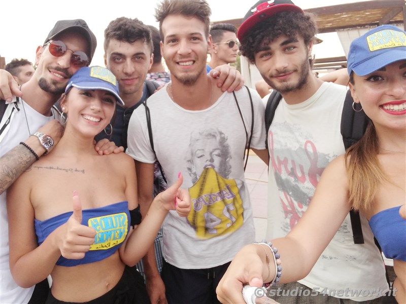Happy Hour a Gizzeria, nell'Hang Loose Beach, con Studio54network