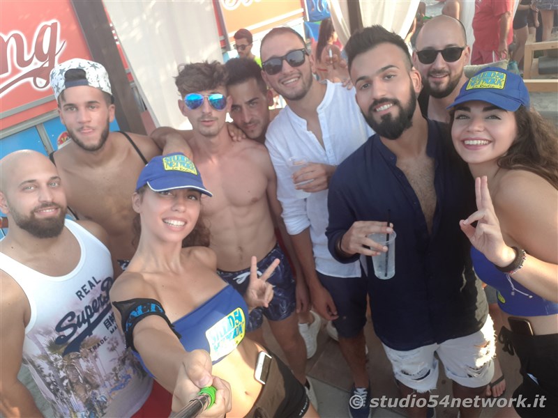 Happy Hour a Gizzeria, nell'Hang Loose Beach, con Studio54network