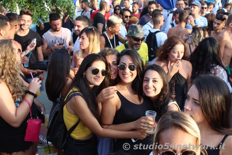 Happy Hour a Gizzeria, nell'Hang Loose Beach, con Studio54network