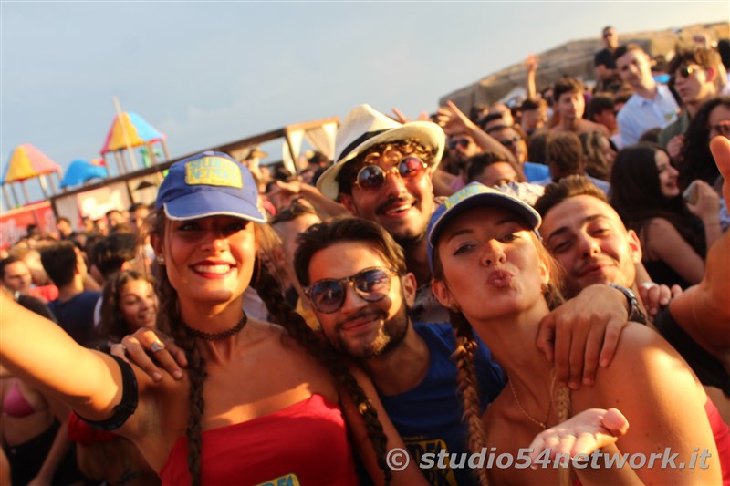 Happy Hour a Gizzeria, nell'Hang Loose Beach, con Studio54network