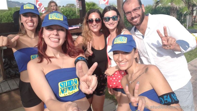 Happy Hour a Gizzeria, nell'Hang Loose Beach, con Studio54network