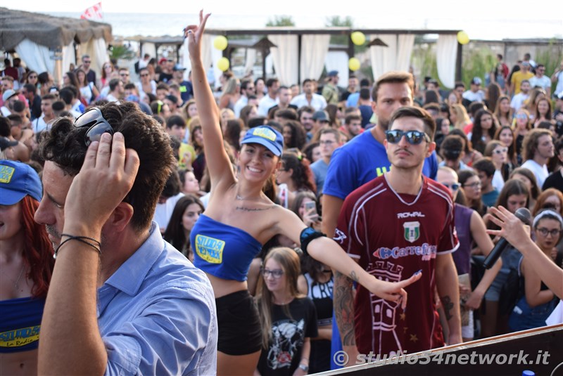 Happy Hour a Gizzeria, nell'Hang Loose Beach, con Studio54network