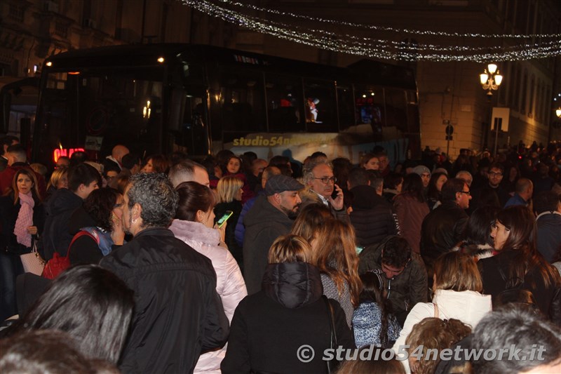 rande successo a Catanzaro su Corso Mazzini, per lo start delle feste natalizie, con il presepe di sabbia e il 54ChristmasTour,