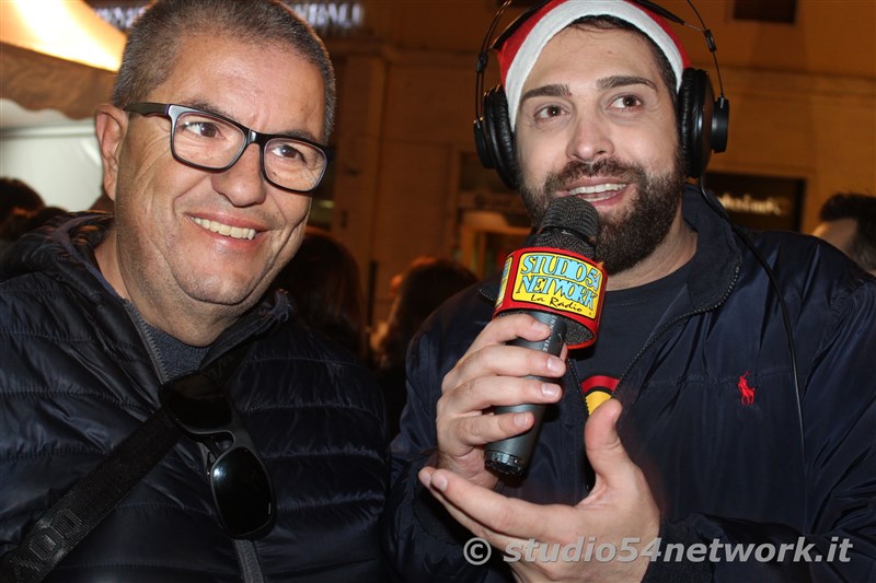 rande successo a Catanzaro su Corso Mazzini, per lo start delle feste natalizie, con il presepe di sabbia e il 54ChristmasTour,