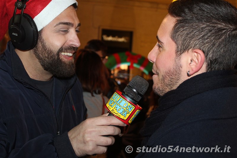 rande successo a Catanzaro su Corso Mazzini, per lo start delle feste natalizie, con il presepe di sabbia e il 54ChristmasTour,