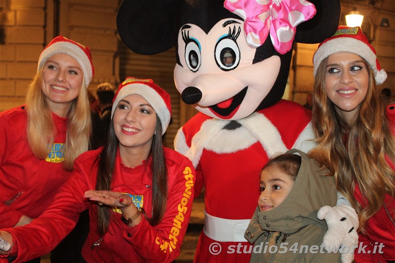 rande successo a Catanzaro su Corso Mazzini, per lo start delle feste natalizie, con il presepe di sabbia e il 54ChristmasTour,