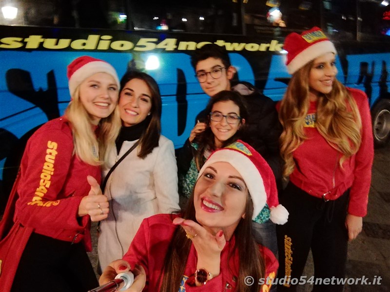 rande successo a Catanzaro su Corso Mazzini, per lo start delle feste natalizie, con il presepe di sabbia e il 54ChristmasTour,