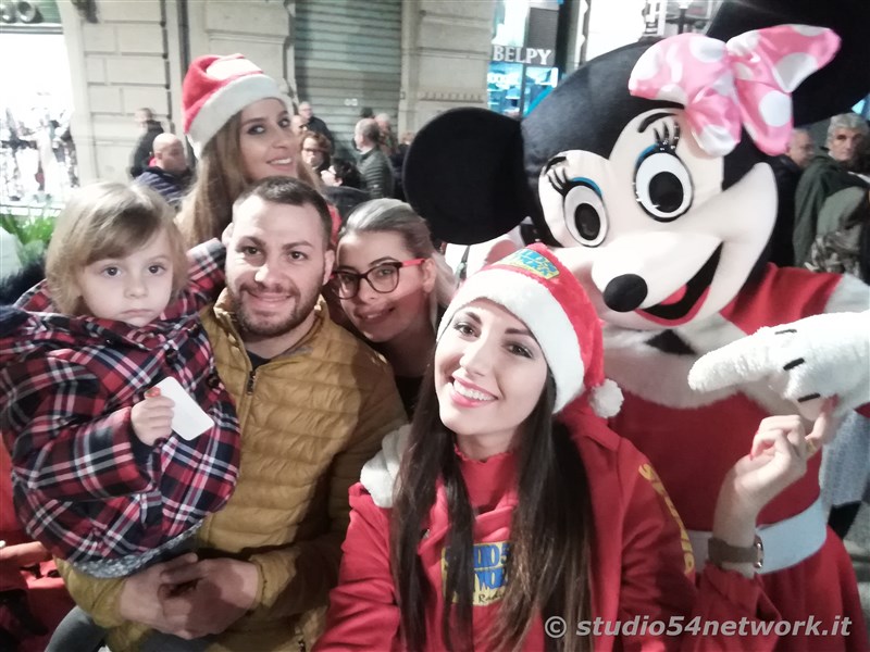 rande successo a Catanzaro su Corso Mazzini, per lo start delle feste natalizie, con il presepe di sabbia e il 54ChristmasTour,