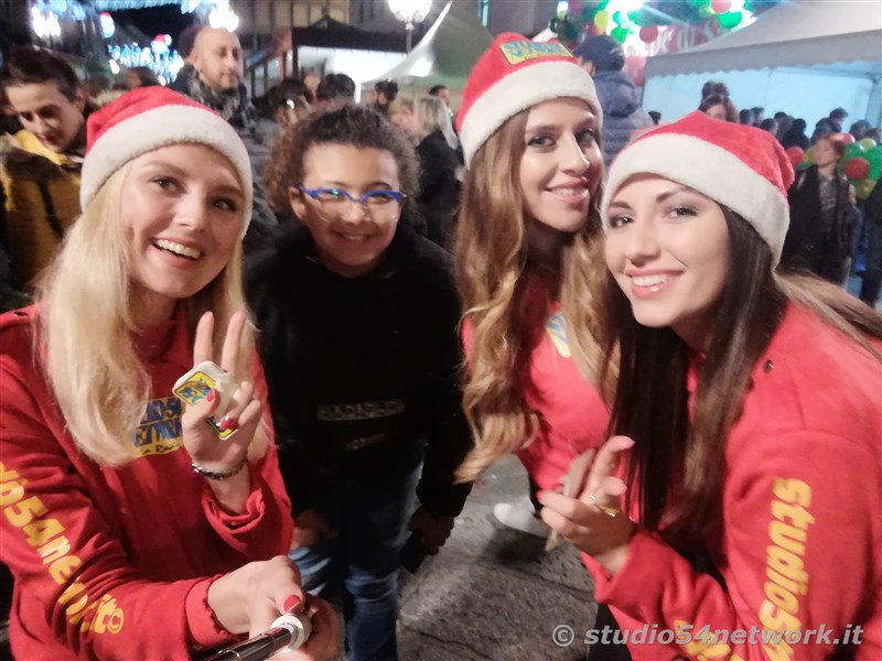 rande successo a Catanzaro su Corso Mazzini, per lo start delle feste natalizie, con il presepe di sabbia e il 54ChristmasTour,