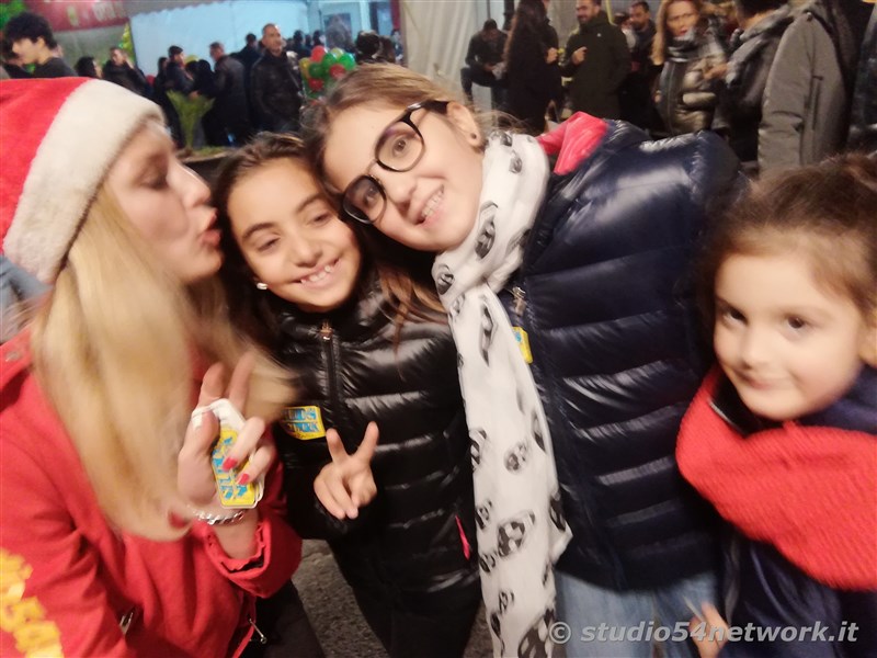 rande successo a Catanzaro su Corso Mazzini, per lo start delle feste natalizie, con il presepe di sabbia e il 54ChristmasTour,