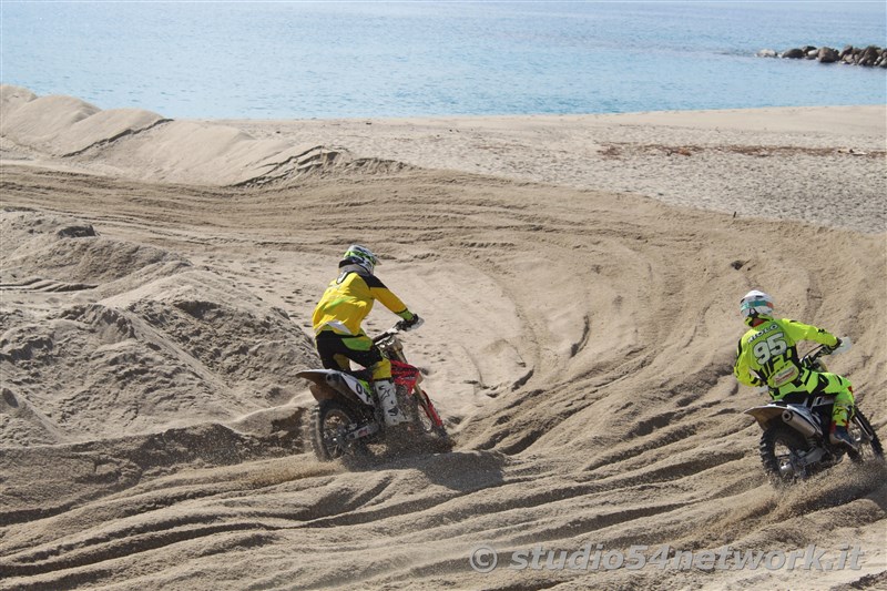 Bagno di pubblico per la finale Beachcross 2019, sul lungomare di Roccella Jonica. In diretta interregionale solo su Studio54ne