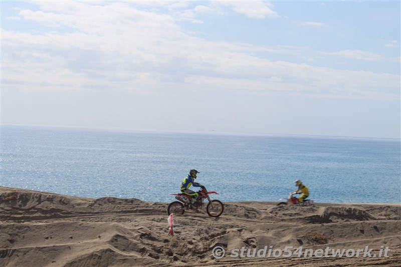 Bagno di pubblico per la finale Beachcross 2019, sul lungomare di Roccella Jonica. In diretta interregionale solo su Studio54ne