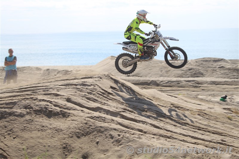 Bagno di pubblico per la finale Beachcross 2019, sul lungomare di Roccella Jonica. In diretta interregionale solo su Studio54ne