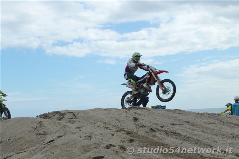 Bagno di pubblico per la finale Beachcross 2019, sul lungomare di Roccella Jonica. In diretta interregionale solo su Studio54ne