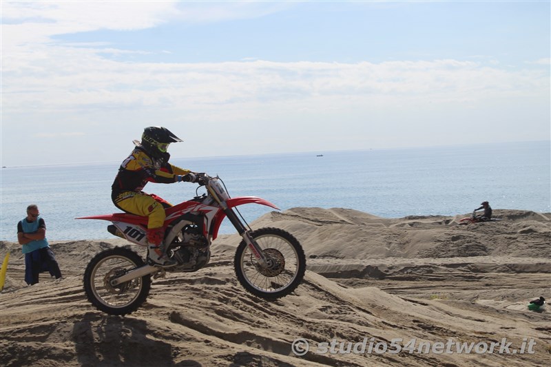 Bagno di pubblico per la finale Beachcross 2019, sul lungomare di Roccella Jonica. In diretta interregionale solo su Studio54ne