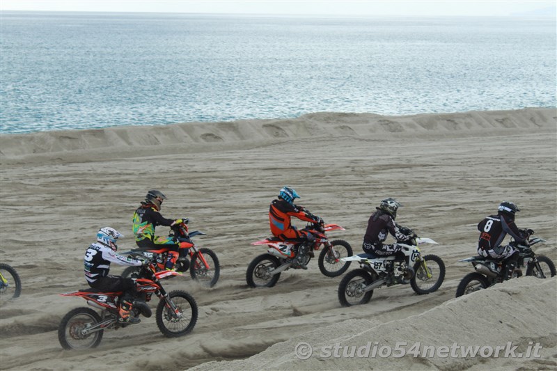 Bagno di pubblico per la finale Beachcross 2019, sul lungomare di Roccella Jonica. In diretta interregionale solo su Studio54ne