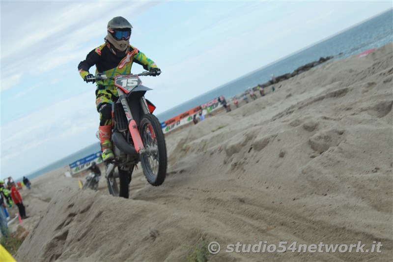 Bagno di pubblico per la finale Beachcross 2019, sul lungomare di Roccella Jonica. In diretta interregionale solo su Studio54ne