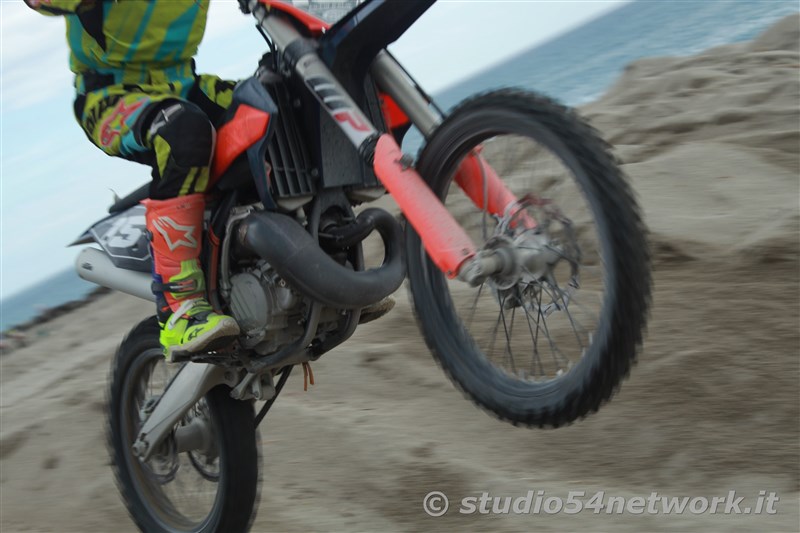 Bagno di pubblico per la finale Beachcross 2019, sul lungomare di Roccella Jonica. In diretta interregionale solo su Studio54ne