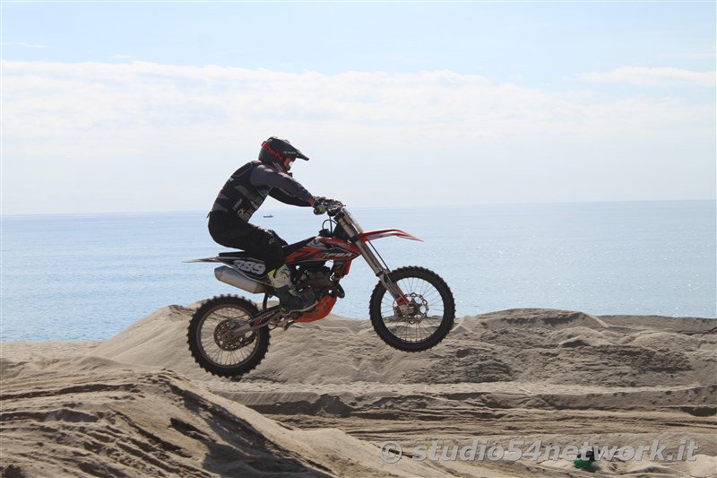 Bagno di pubblico per la finale Beachcross 2019, sul lungomare di Roccella Jonica. In diretta interregionale solo su Studio54ne