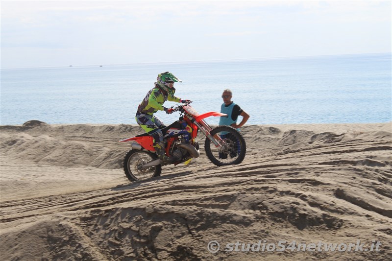 Bagno di pubblico per la finale Beachcross 2019, sul lungomare di Roccella Jonica. In diretta interregionale solo su Studio54ne