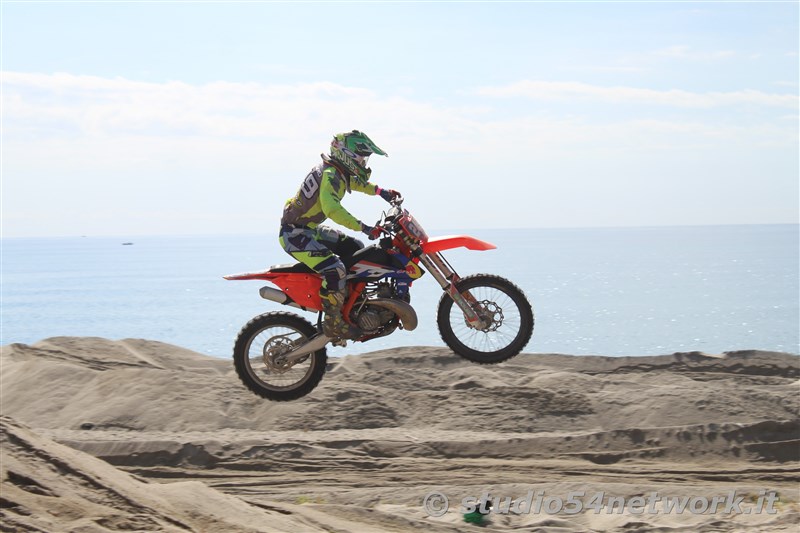 Bagno di pubblico per la finale Beachcross 2019, sul lungomare di Roccella Jonica. In diretta interregionale solo su Studio54ne