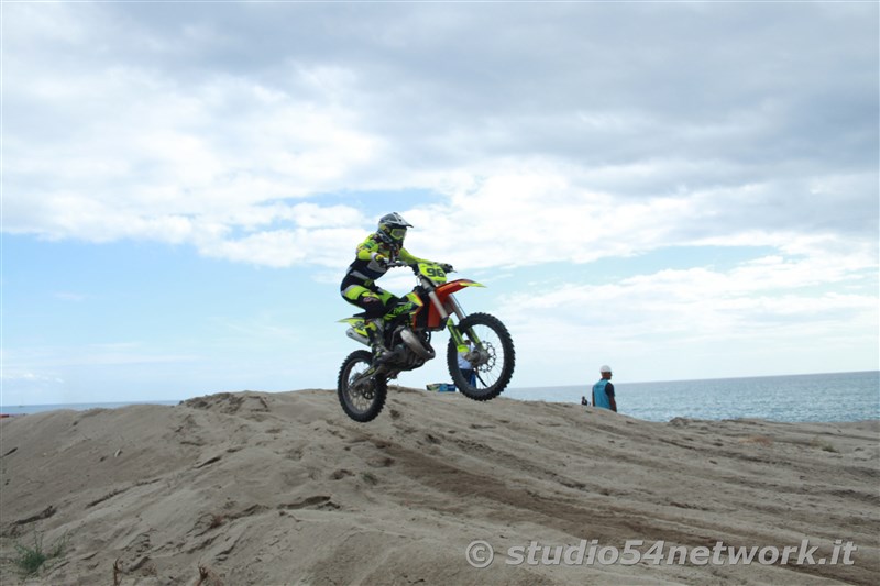 Bagno di pubblico per la finale Beachcross 2019, sul lungomare di Roccella Jonica. In diretta interregionale solo su Studio54ne