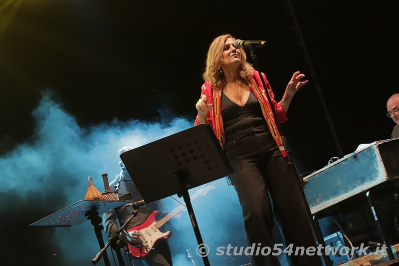 Grande successo per l'attesa Irene Grandi, in concerto a Rende su Via Rossini, per il Settembre Rendese 2021. In diretta solo su Studio54network!
